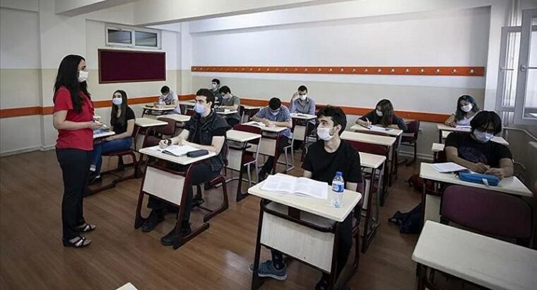 Вспомогательные и подготовительные курсы для учеников 8 и 12 классов начнут работать с 22 января.