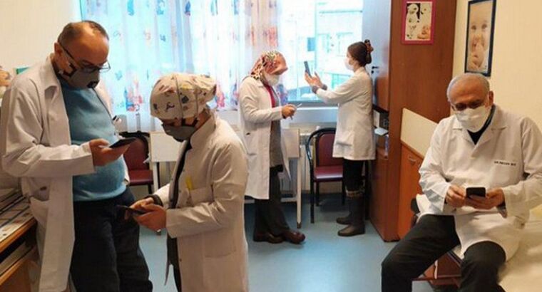 В Турции из-за наплыва желающих привиться рухнула система записи на прием