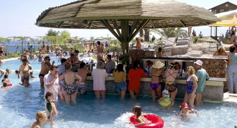 В Анталье активизировались охотники за потерянными золотыми украшениями