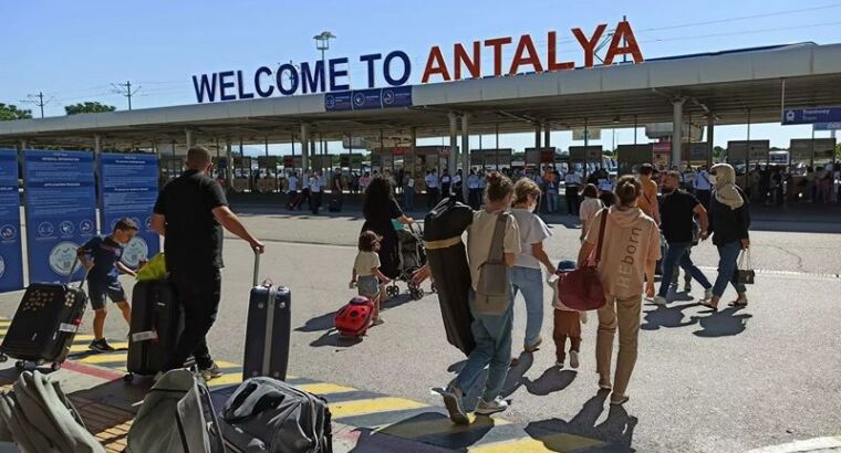 В Турции опровергли слухи о закрытии границ в этом туристическом сезоне