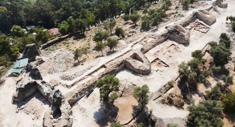 В Турции археологи обнаружили неизвестный средневековый замок