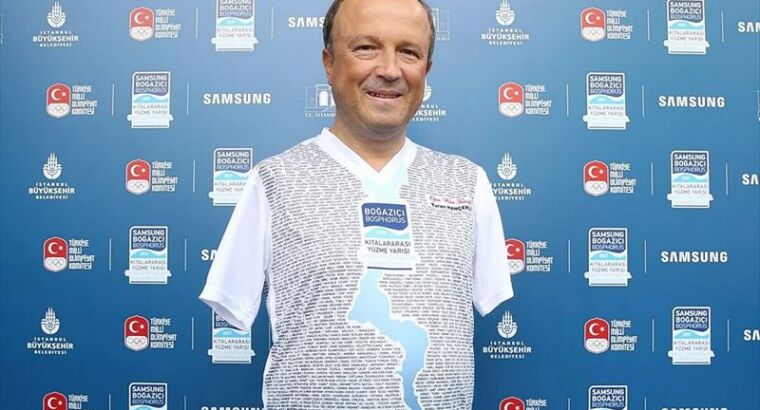 Мэр Авджылара Ханчерли, потерявший обе руки в результате аварии, переплыл пролив Босфор