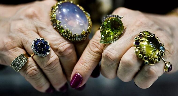 Во Внуково задержали пассажира с драгоценностями на миллионы рублей