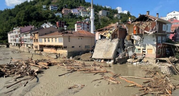 Число погибших в результате наводнений в Турции возросло до 77