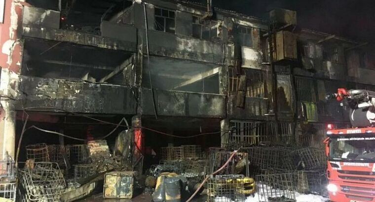 На фабрике в Стамбуле вспыхнул пожар