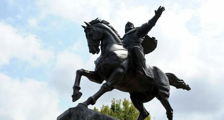 Внушительный и красивый памятник Манасу открыли в Анкаре