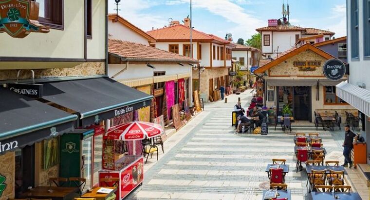 В ресторанах Турции начали бесплатно кормить привитых