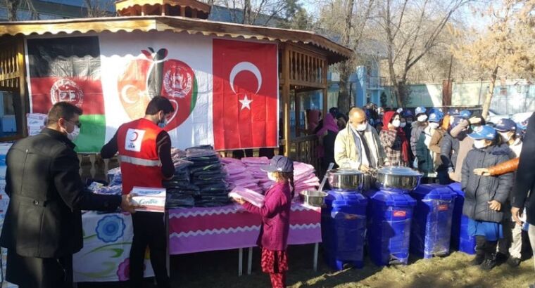 Турция доставила в Афганистан 33 тонны гуманитарной помощи