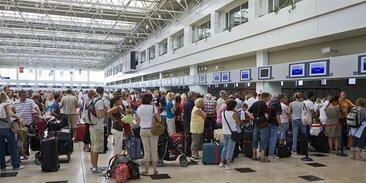 В Турции задержали два авиарейса с российскими туристами