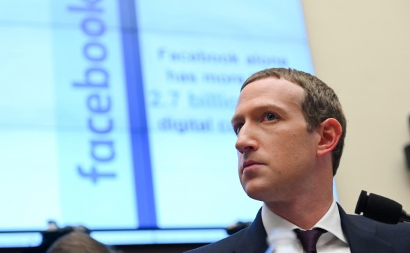 Цукерберг извинился за сбой в Facebook и WhatsApp