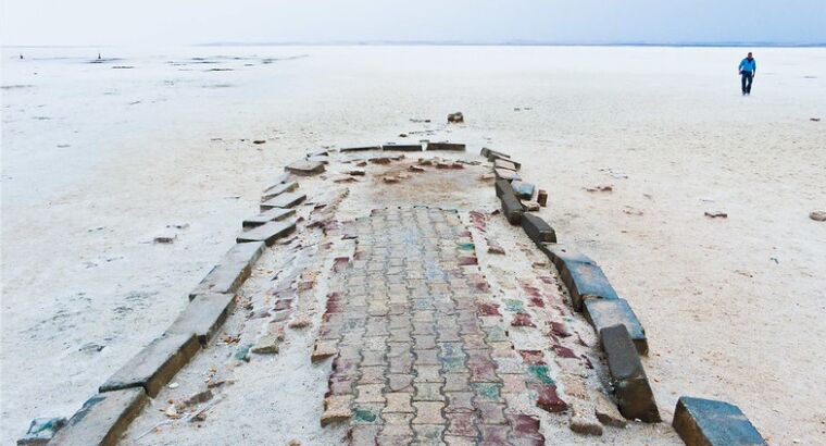 Озеро Туз в Турции полностью пересохло из-за изменения климата