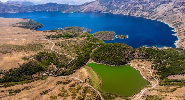 Красота осени: озеро Немрут на востоке Турции