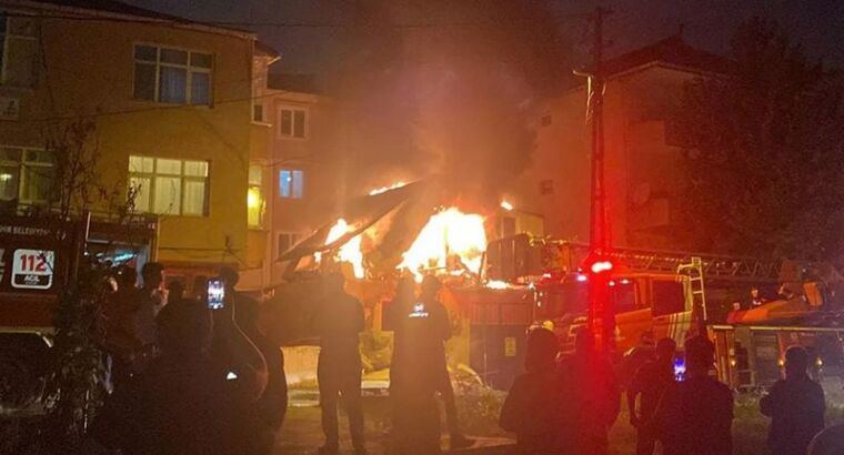 В Стамбуле после возгорания пожара произошло несколько взрывов