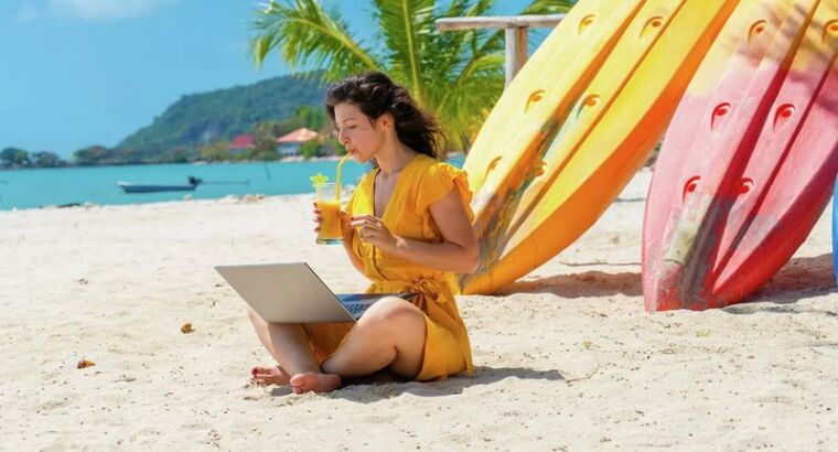 На отдых со “Спутником V”: где принимают вакцинированных туристов из России