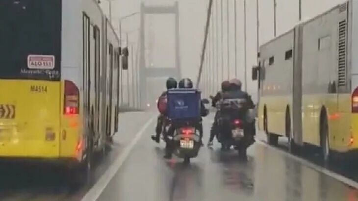 Шоферы метробусов вчера прославились