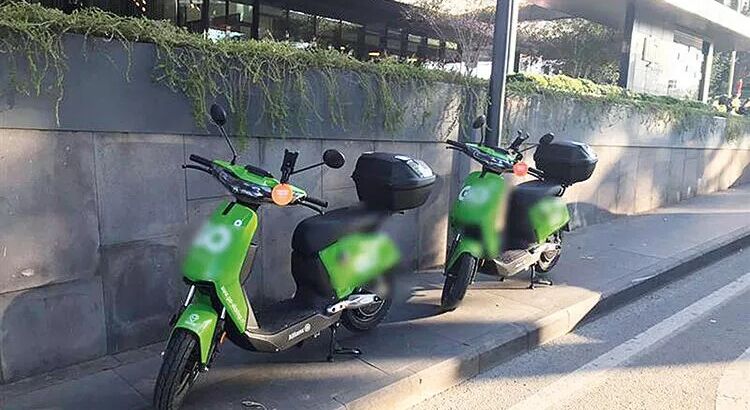 Тротуары в Стамбуле находятся под оккупацией электросамокатов