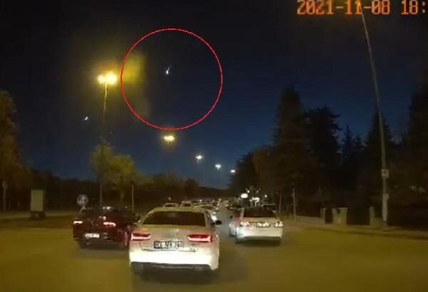 Луч света, увиденный в Анкаре и прилегающих провинциях, взволновал местных жителей