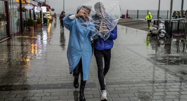 Аэропорты Стамбула приостановили работу из-за урагана