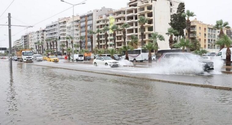 В Измире море вышло из берегов