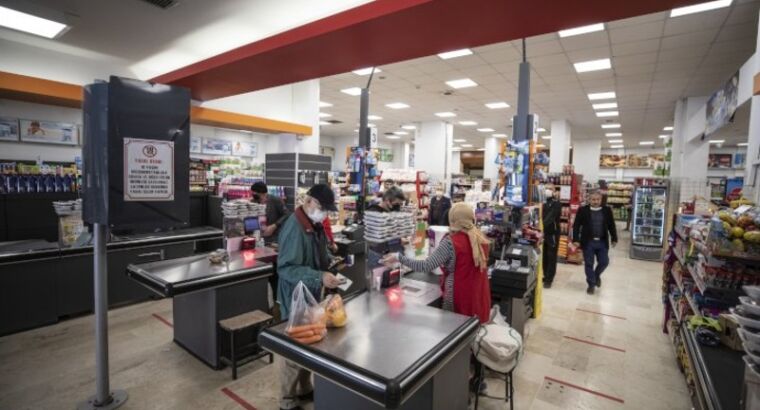 СМИ: Турецкие продуктовые магазины ввели квоты на продажу молока