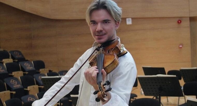 Российский скрипач Юрий Ревич даст концерт в Стамбуле