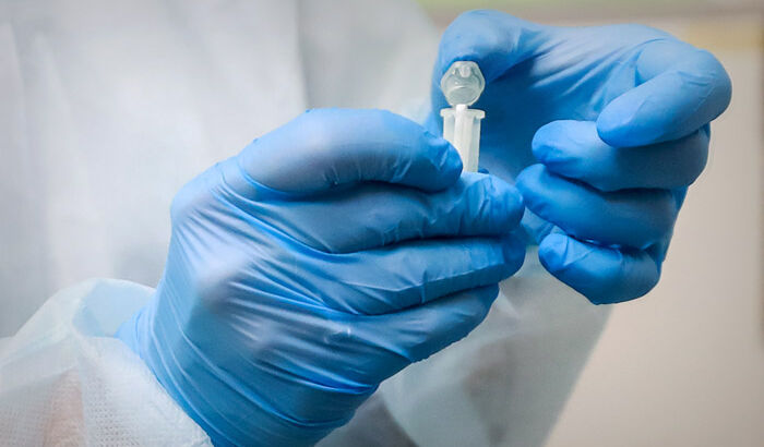 РФ из-за “омикрона” ограничит срок действия ПЦР и введет карантин при въезде