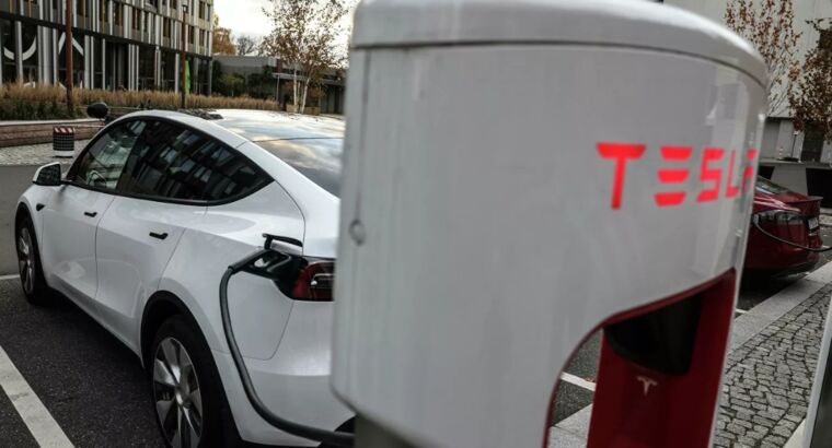 Tesla установит центры быстрой зарядки