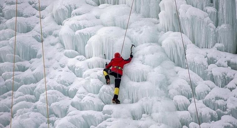 На востоке Турции проходит фестиваль по ледолазанию