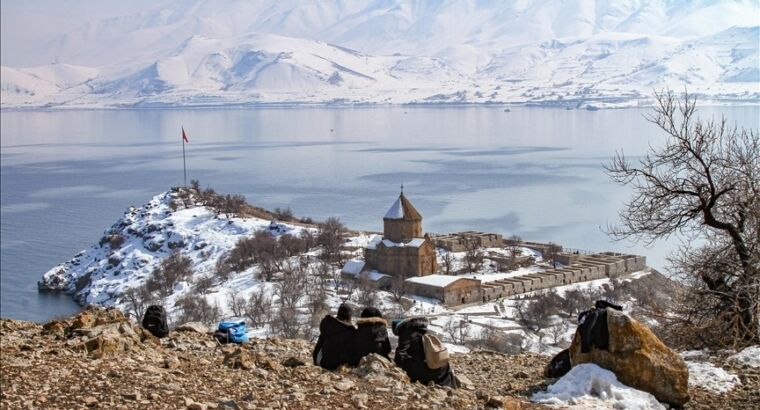 На востоке Турции растет популярность экскурсий на остров Акдамар