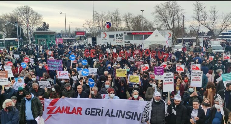 В Стамбуле прошла акция протеста против надбавок к ценам