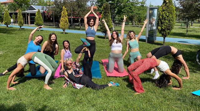 Кому-то мешает йога