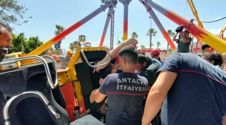 В парке развлечений в Анталии пострадали 2 ребёнка
