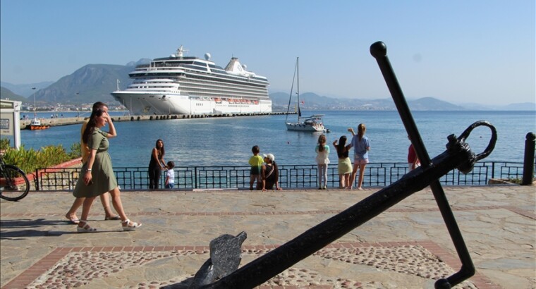 В порту Аланьи пришвартовался круизный лайнер Marina