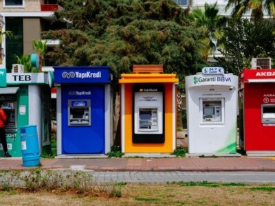 В Госдуме предложили выпускать безымянные карты россиянам для расчётов в Турции