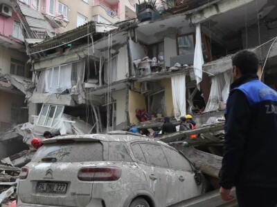 Количество погибших в землетрясении достигло 1762 человек