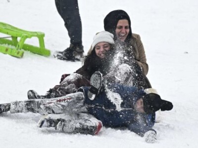 Предупреждения метеорологов о снегопадах продолжаются