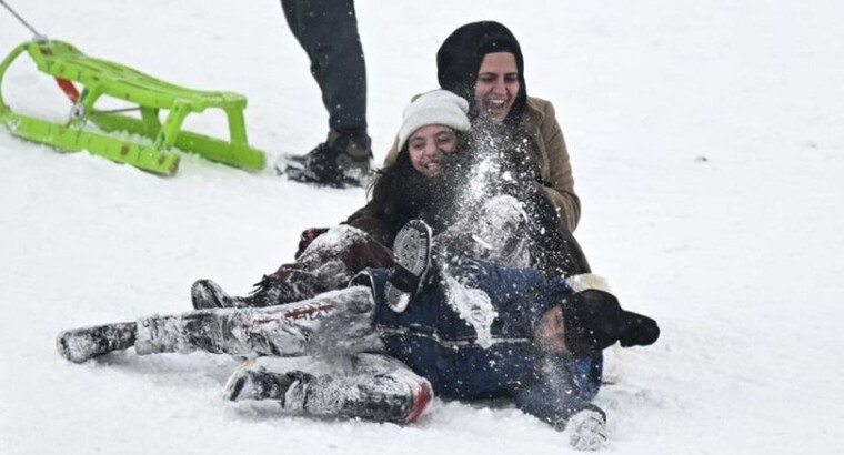 Предупреждения метеорологов о снегопадах продолжаются