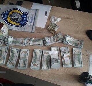 Российские спасатели обнаружили 150 тысяч долларов под завалами дома в Турции