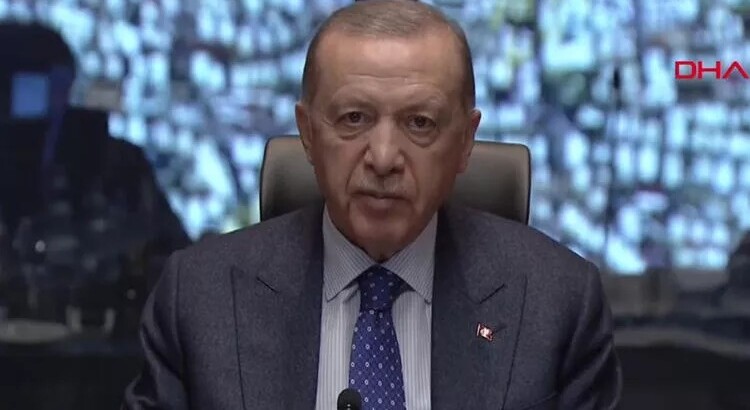 Президент Турции объявил в зоне землетрясения чрезвычайное положение на 3 месяца