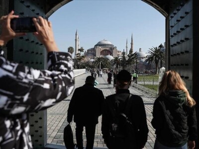 Поток иностранных туристов в Стамбул в 2022 году превысил 16 млн