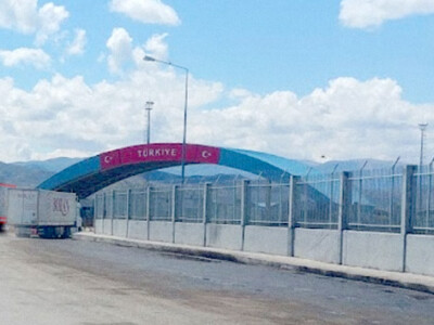 Азербайджан открыл сухопутную границу с Турцией для проезда частных авто