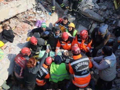 Число погибших в землетрясении растёт