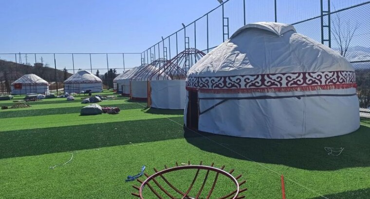 Отправленные из Кыргызстана юрты устанавливают в Турции