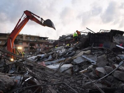 В Турции из-под завалов после землетрясений спасли более 8 тысяч человек
