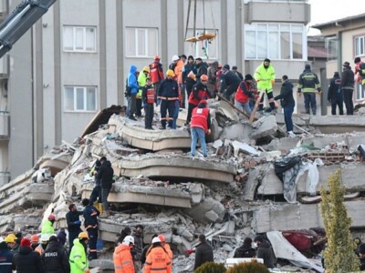 Количество погибших в землетрясении снова выросло