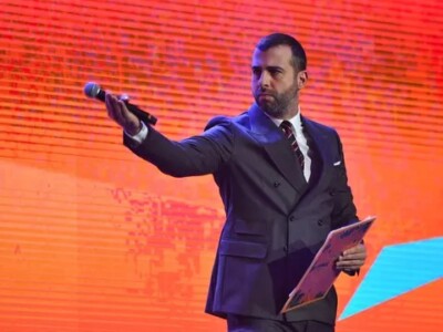 Иван Ургант анонсировал выступление с группой “Би-2”
