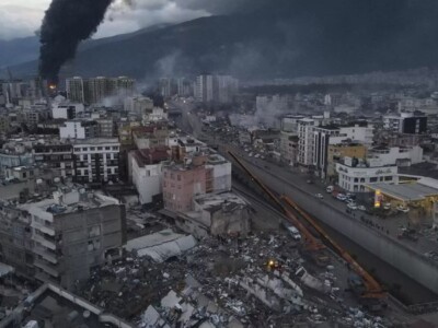 СМИ: турецкий город Искендерун затопило после землетрясения