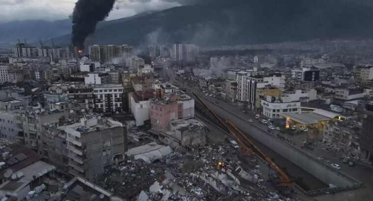 СМИ: турецкий город Искендерун затопило после землетрясения