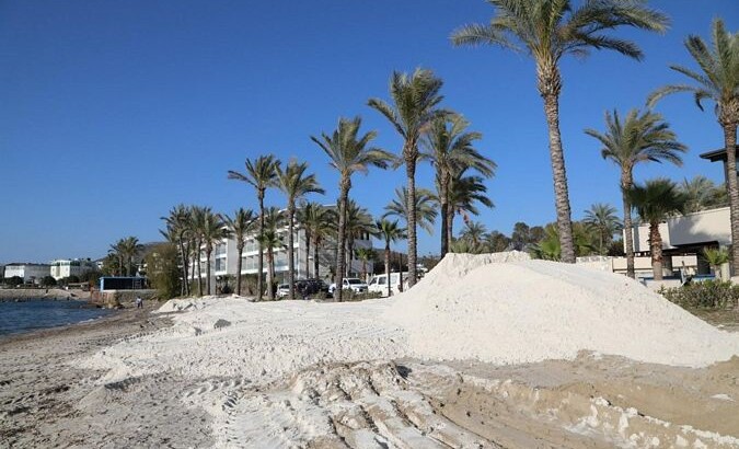 А на море белый песок