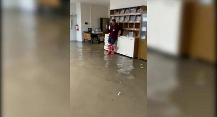 Из-за сильного дождя в Шанлыурфе затопило государственную больницу